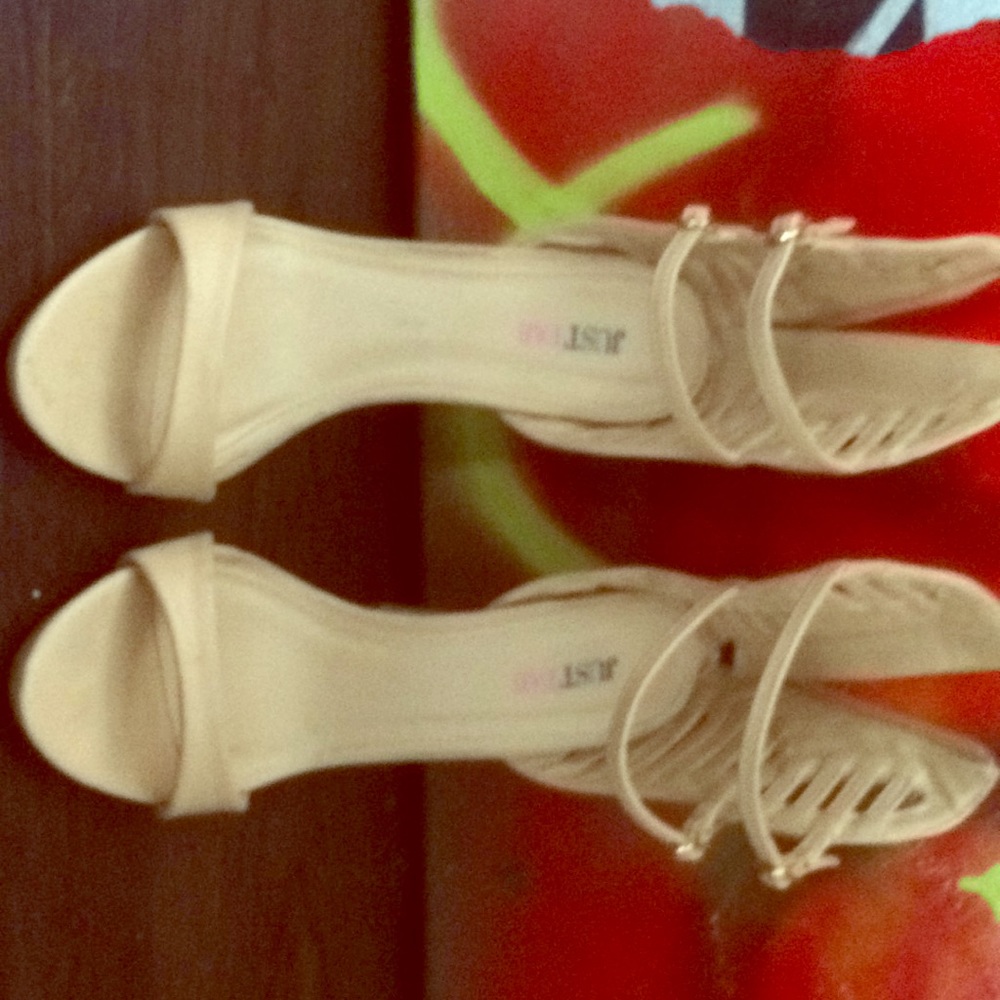 A pair of Giana original price $90 selling for 60